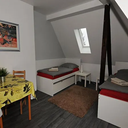 Apartment Schlafgelegenheit *